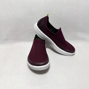 OOFOS Women’s OOmg eeZee Low Slip-On Burgundy Maroon Casual Walking Size 11